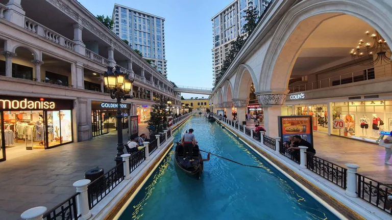 مول فينيسيا